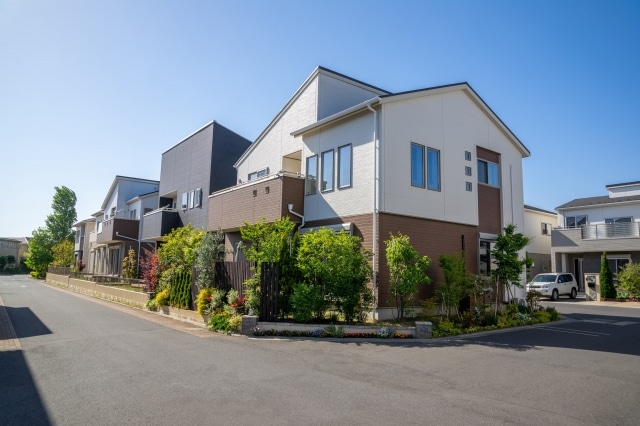 千歳市・白老郡の方必見　外壁塗装と屋根塗装と同時施工がお得？
